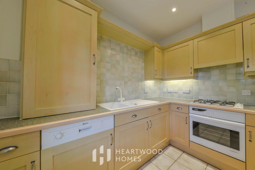 Additional image 22 of Town centre location