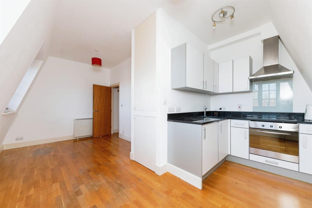 Additional image 12 of Stonehills, Welwyn Garden City