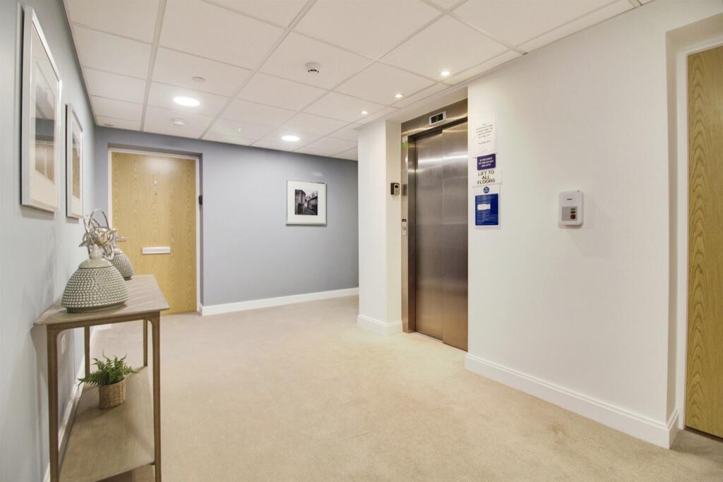 Additional image 14 of Great North Road, Hatfield