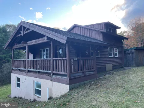 311 Mine Road, Grassflat, PA 16839