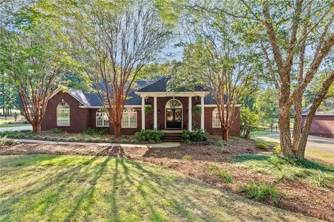 1746 Summerville Road, Smiths Station, AL 36877