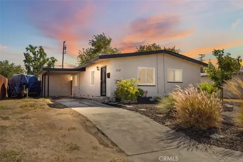 2118 E Sussex Way, Fresno, CA 93726