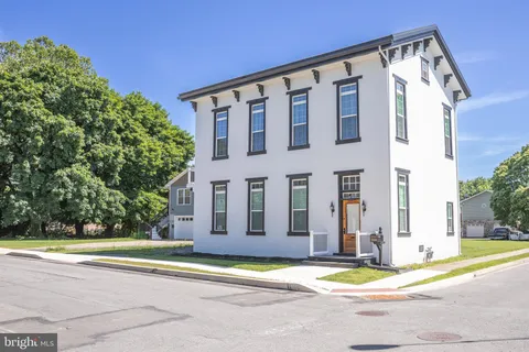 301 Walnut St, Selinsgrove, PA 17870
