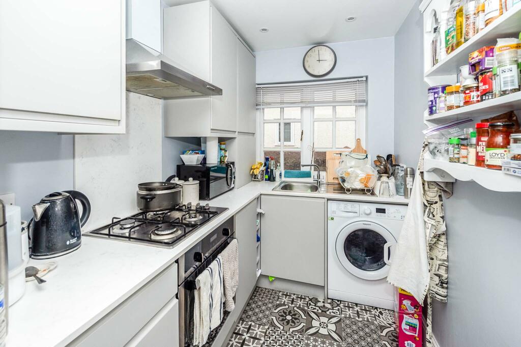 Additional image 5 of Avenue Road