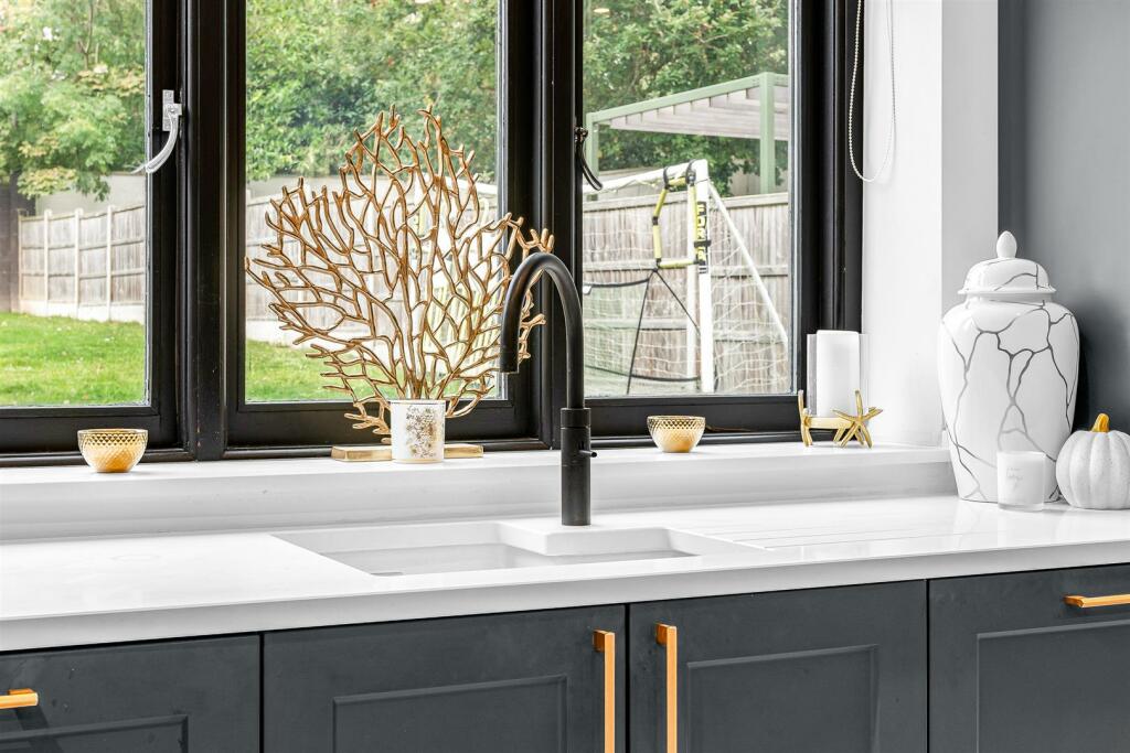 Additional image 5 of Canonsfield Road, Welwyn