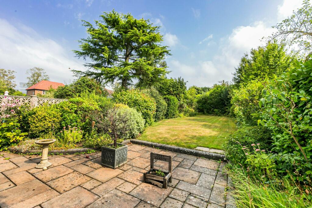 Additional image 11 of Peplins Way, Brookmans Park, AL9