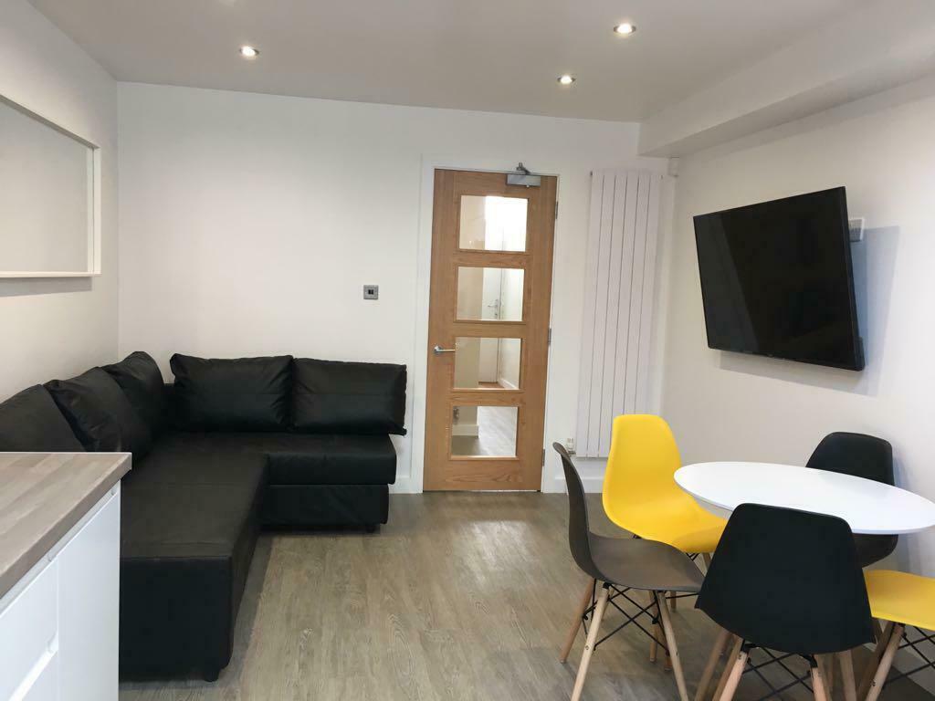 Additional image 3 of Daisy Road