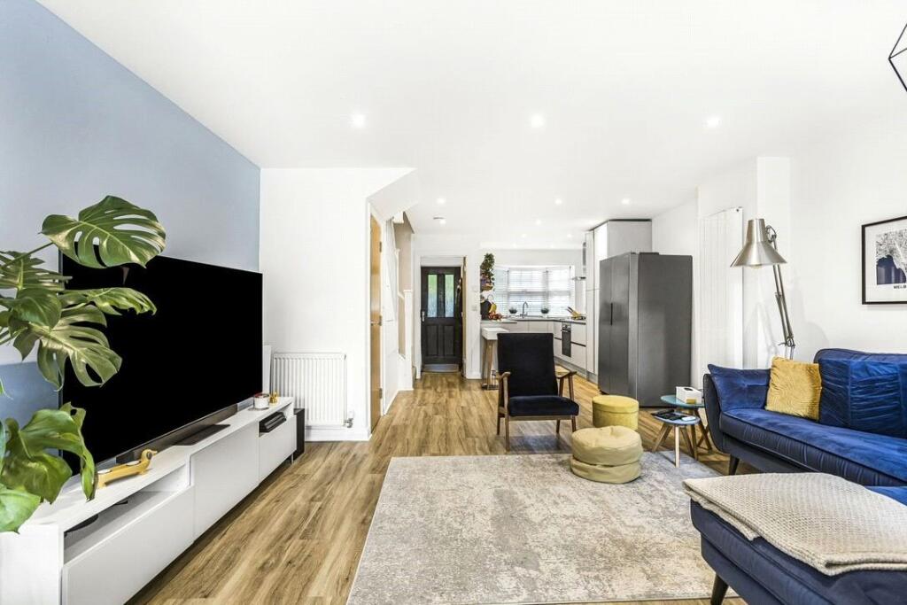 Additional image 3 of De Soissons Close, Welwyn Garden City, Hertfordshire, AL8