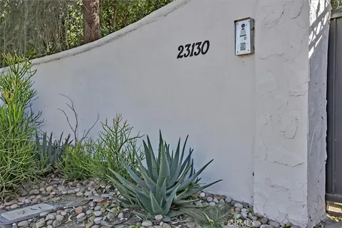 Primary image of 23130 Oxnard Street, Woodland Hills, CA 91367