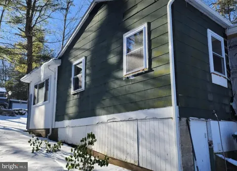 204 Shiny Mountain Road, Greentown, PA 18426