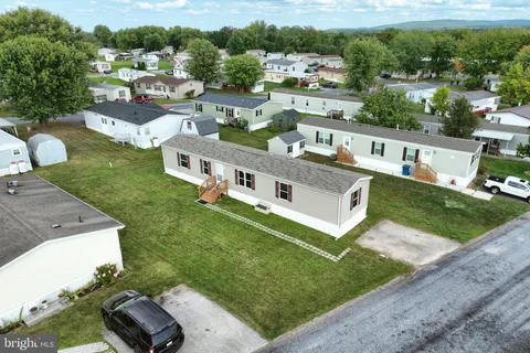 42 Elizabeth Lane, New Oxford, PA 17350