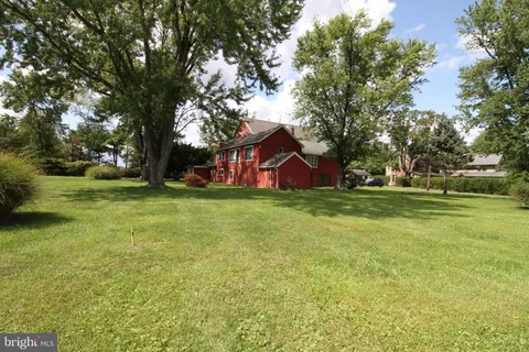 Primary image of 253 E Dark Hollow Road, Pipersville, PA 18947