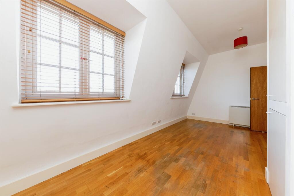 Additional image 6 of Stonehills, Welwyn Garden City