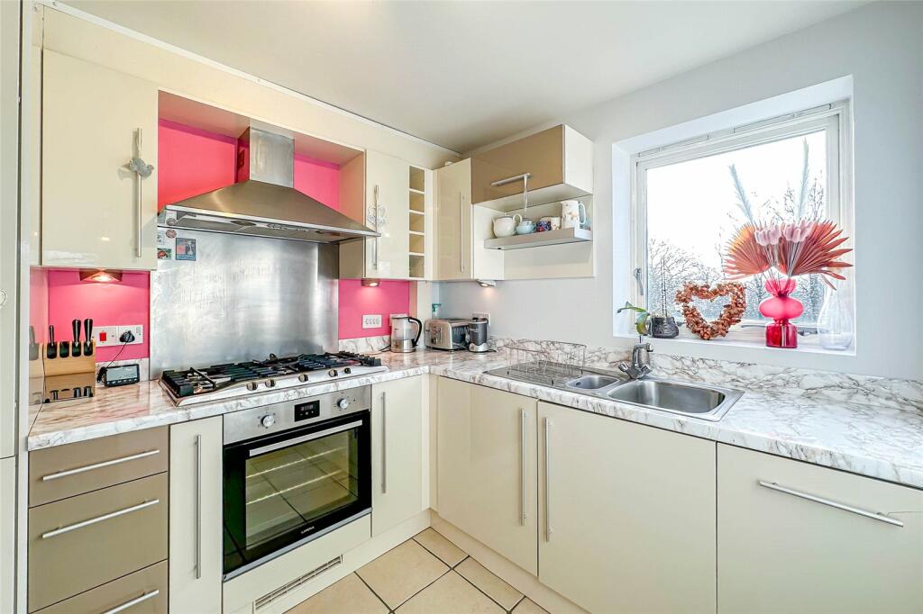 Additional image 10 of Astwick Manor, Coopers Green Lane, Hatfield, Hertfordshire, AL10