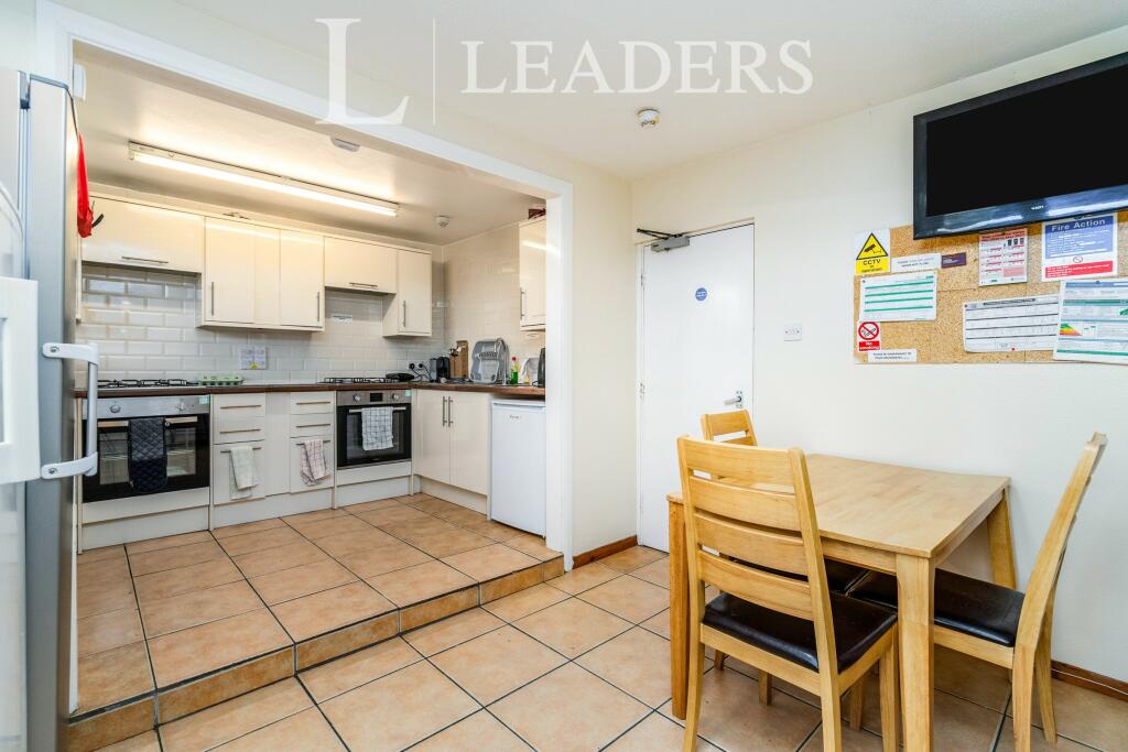 Additional image 4 of Wood Close