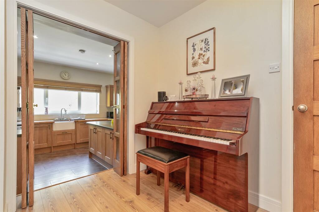 Additional image 23 of Pemberton Close, St. Albans