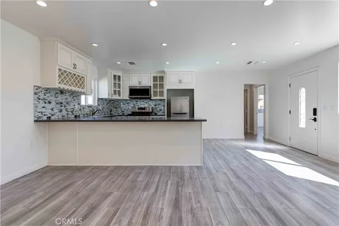 8812 Laurel Canyon Boulevard, Sun Valley, CA 91352