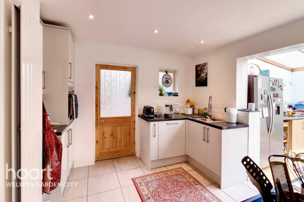 Additional image 12 of Pond Croft, Hatfield