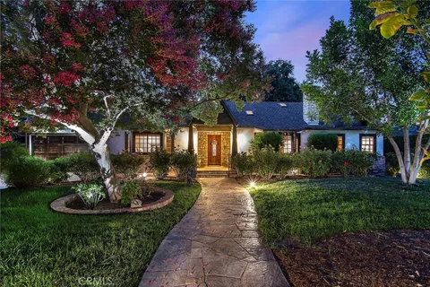 22651 Calvert Street, Woodland Hills, CA 91367