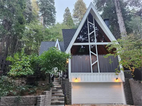 27907 Rainbow Drive, Lake Arrowhead, CA 92352