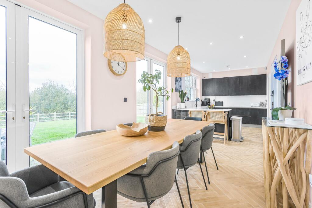 Additional image 8 of Lake View, Frogmore, AL2