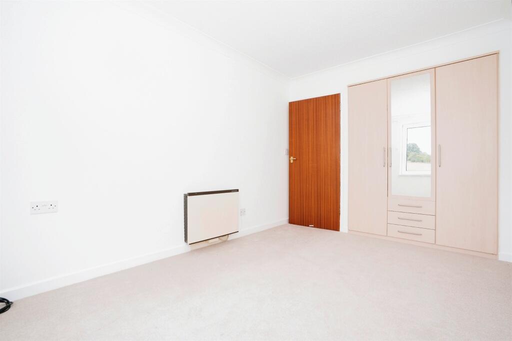 Additional image 14 of Roundwood Lane, HARPENDEN