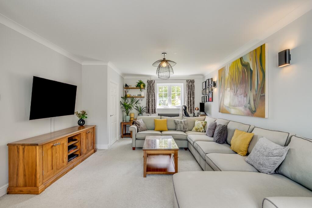 Additional image 6 of Dellcott Close, West Side, Welwyn Garden City, Hertfordshire, AL8