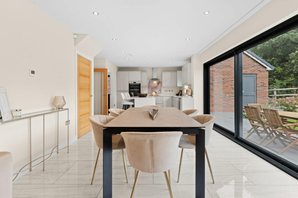 Additional image 15 of Heathfield House, 3 Oaks View Rise