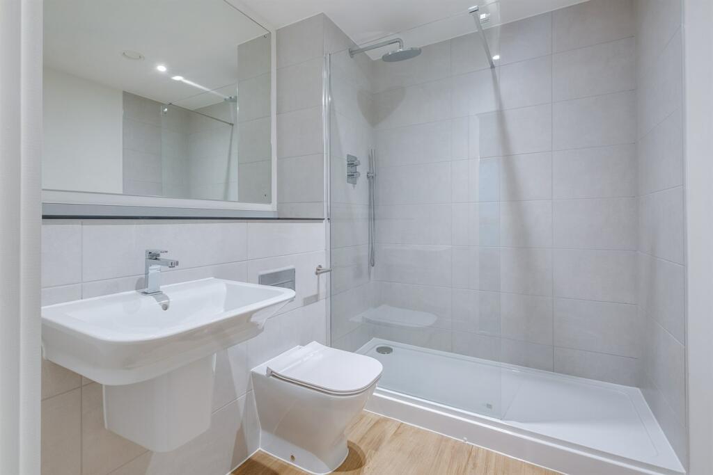 Additional image 11 of South Central, B5