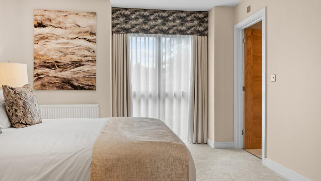 Additional image 26 of Heathfield House, 3 Oaks View Rise