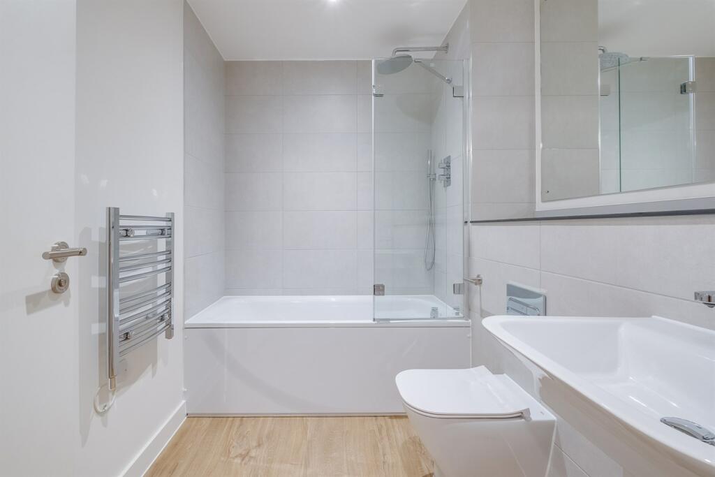 Additional image 14 of South Central, B5