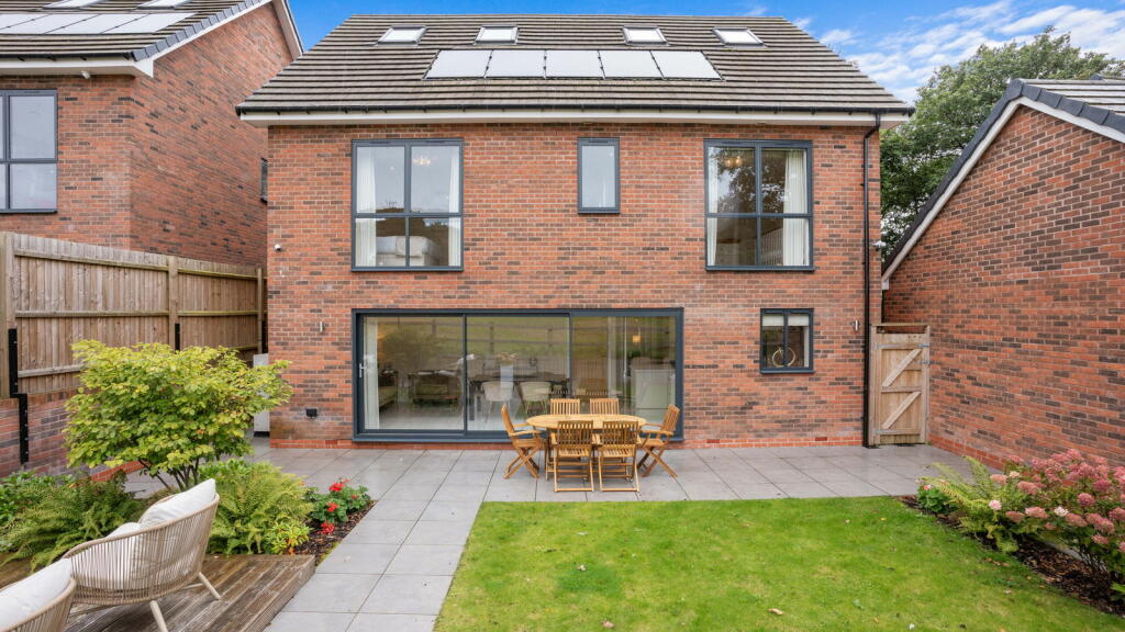 Additional image 36 of Heathfield House, 3 Oaks View Rise