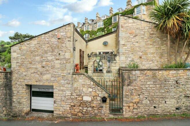 Casa Dali, Upper East Hayes