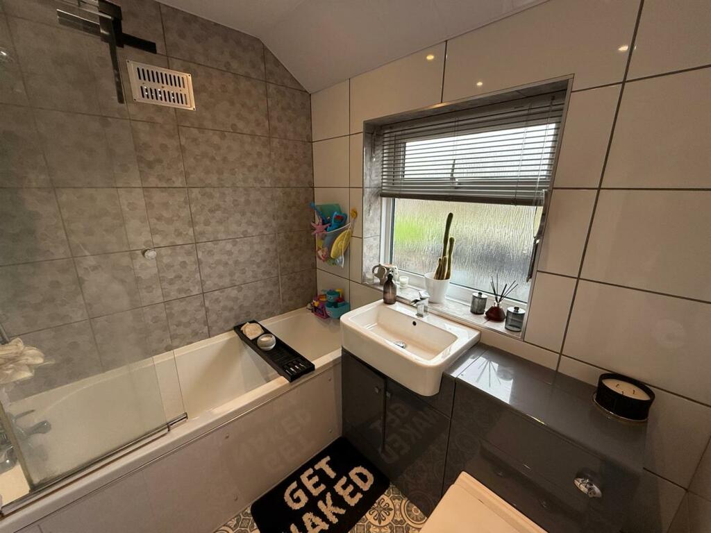 Additional image 9 of Wallace Rise, Cradley Heath, B64 7LP