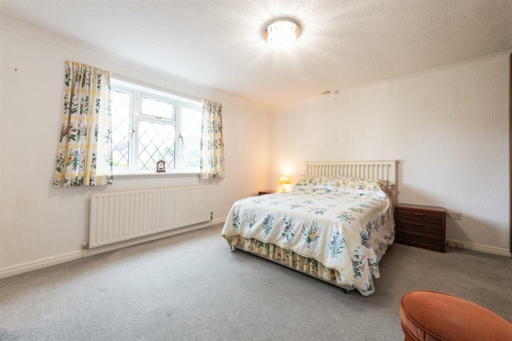 Additional image 8 of Queen Eleanors Drive