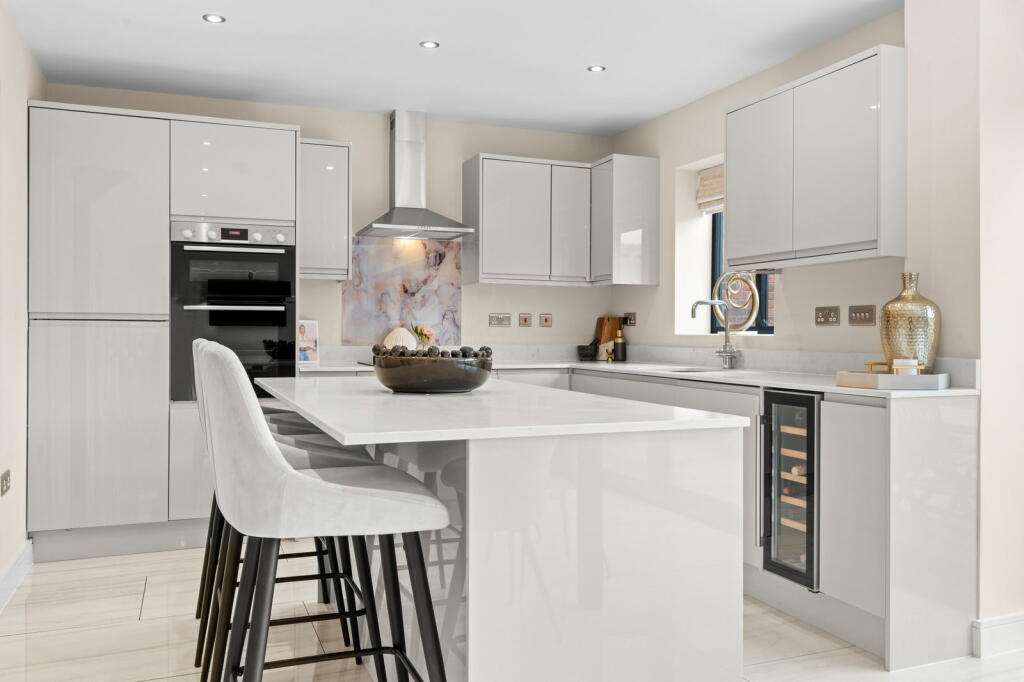 Additional image 5 of Heathfield House, 3 Oaks View Rise