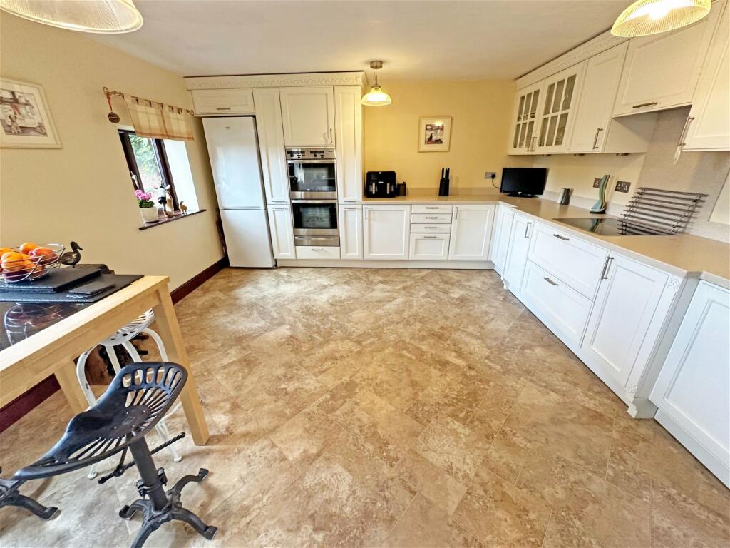 Additional image 12 of Houndsfield Court, Houndsfield Lane, Wythall, B47 6LX