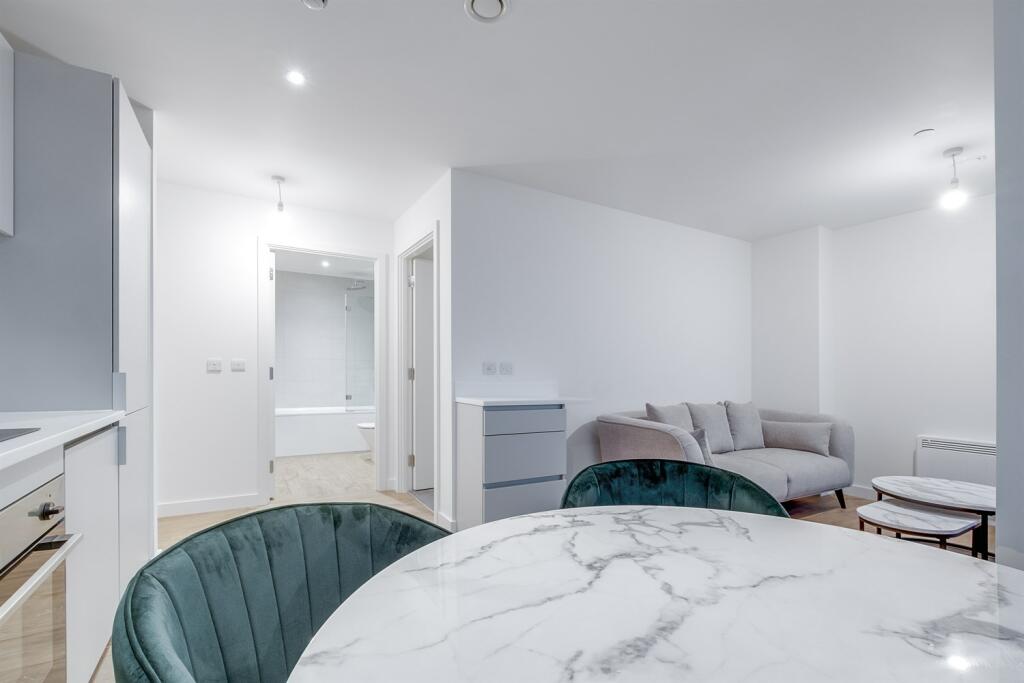 Additional image 8 of South Central, B5