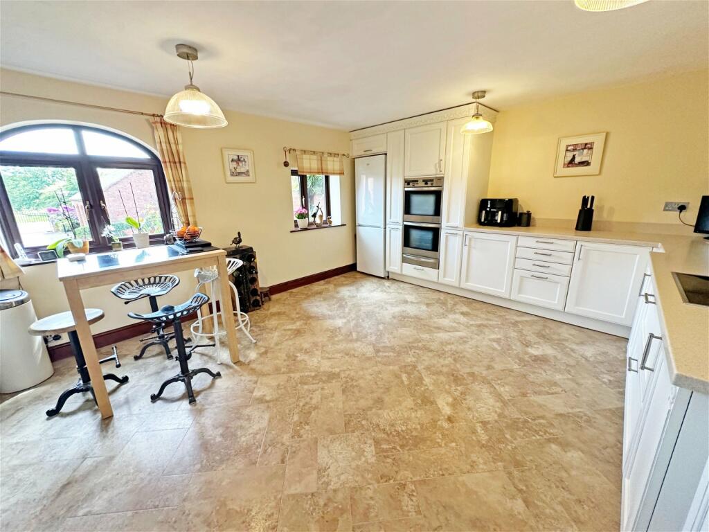 Additional image 11 of Houndsfield Court, Houndsfield Lane, Wythall, B47 6LX