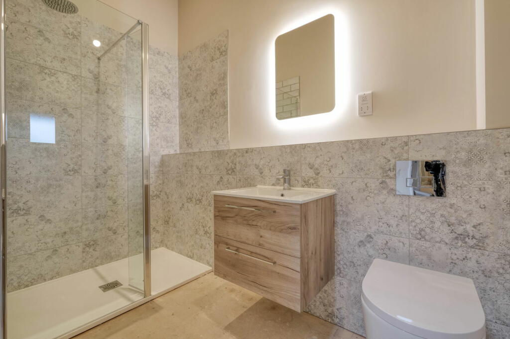 Additional image 10 of 7 Lion & Lamb Barns, Droitwich Road, Bradley Green B96 6RP