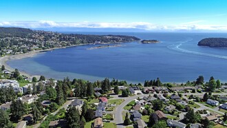 Additional image 4 of 2406 Departure Bay Road