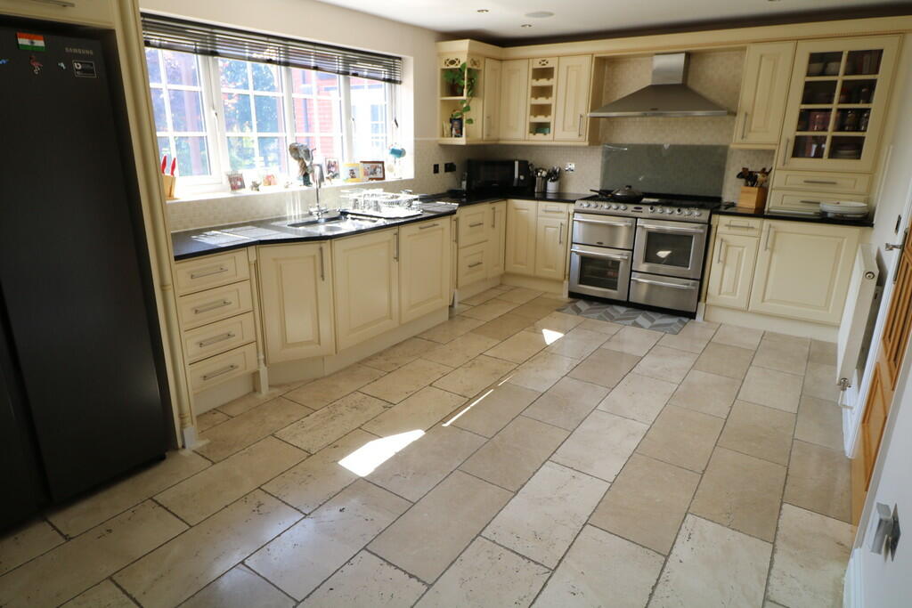 Additional image 4 of Warren Close, Earlswood