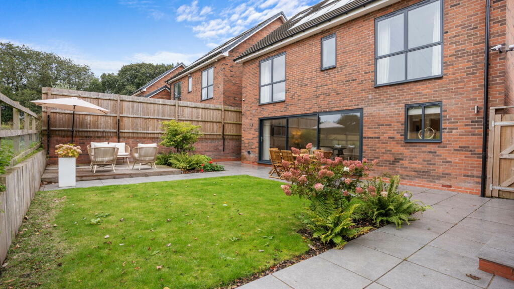 Additional image 35 of Heathfield House, 3 Oaks View Rise