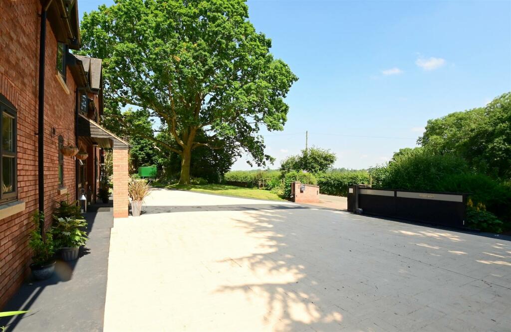 Additional image 36 of Oak Tree House, Scotland Lane, Harlaston, B79