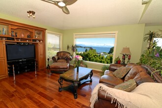 Additional image 3 of 2406 Departure Bay Road