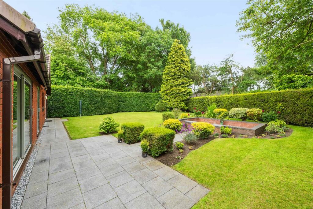 Additional image 11 of Queen Eleanors Drive