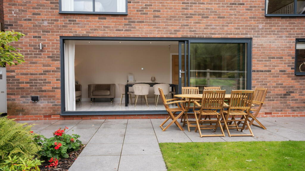 Additional image 34 of Heathfield House, 3 Oaks View Rise