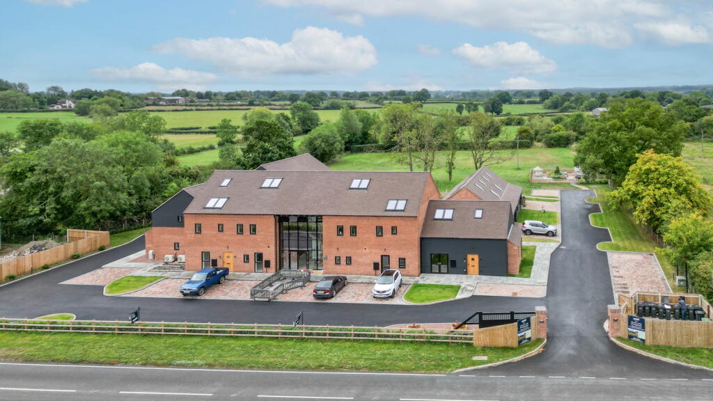 Additional image 2 of 7 Lion & Lamb Barns, Droitwich Road, Bradley Green B96 6RP