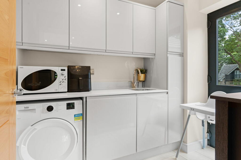 Additional image 16 of Heathfield House, 3 Oaks View Rise