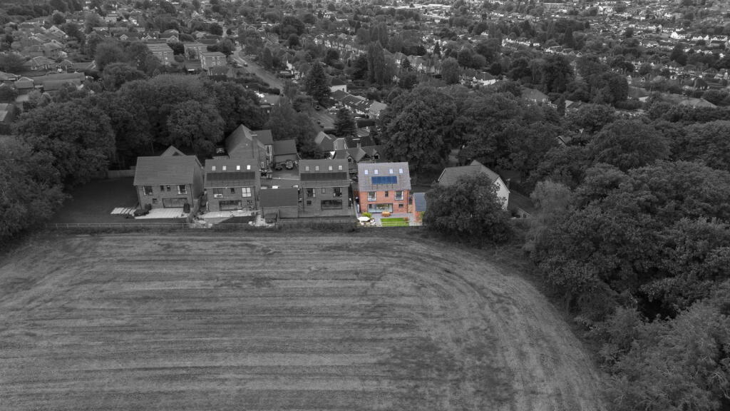 Additional image 37 of Heathfield House, 3 Oaks View Rise